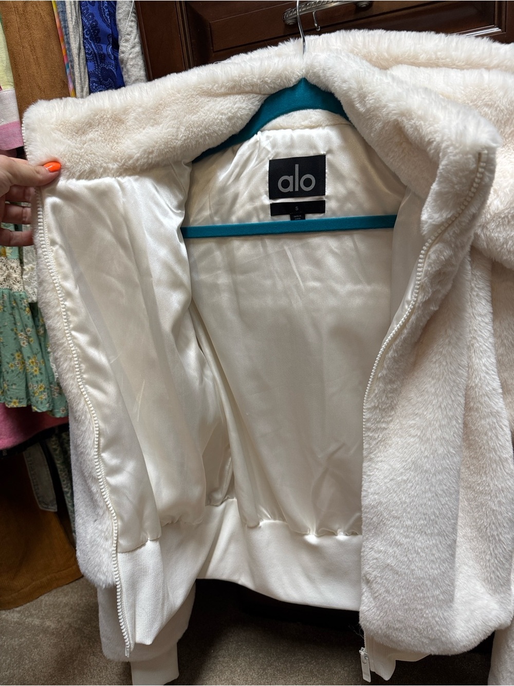 ALO Yoga Faux Fur Foxy Jacket NWOT - Picture 4 of 7